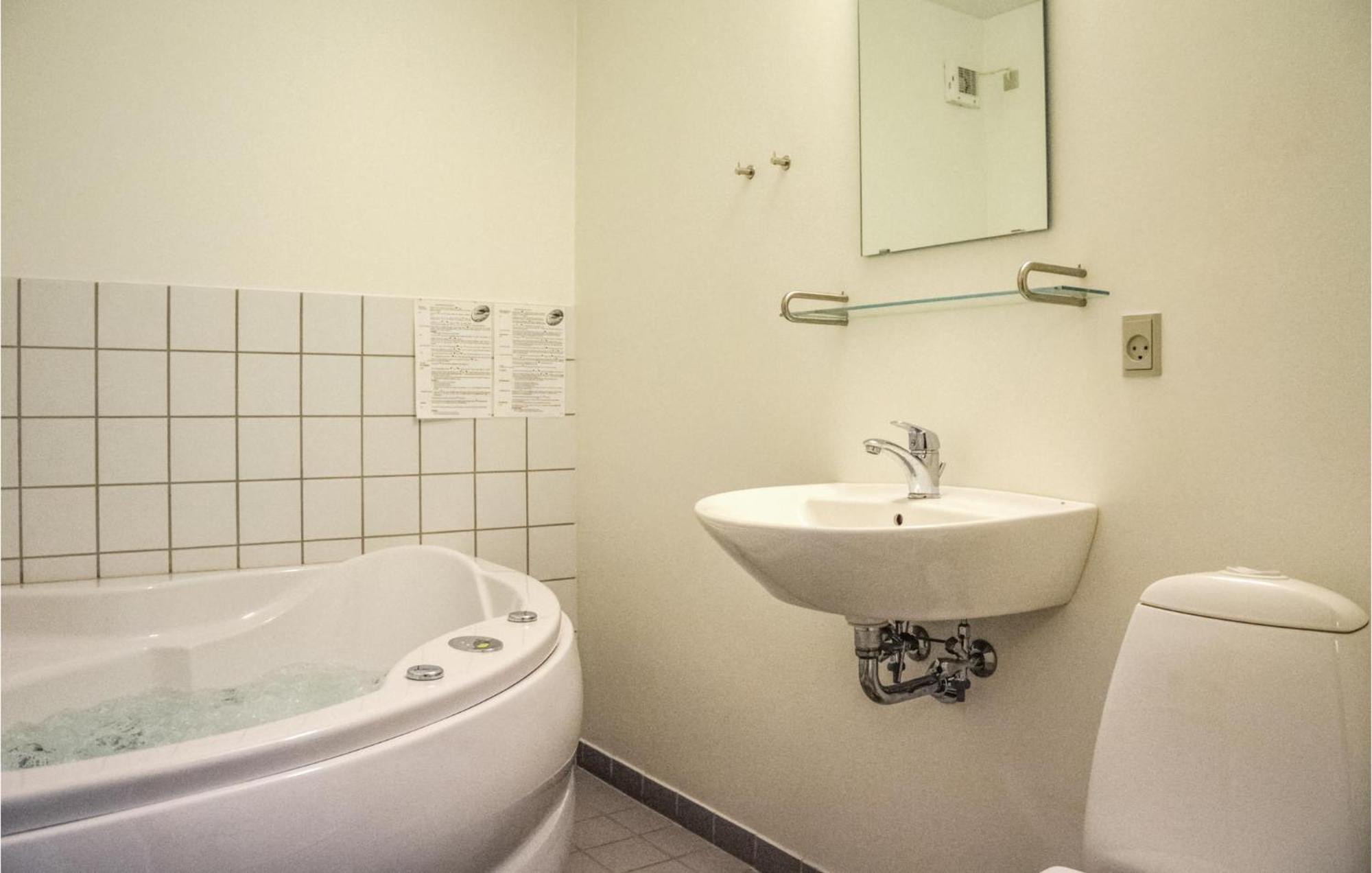 2 Bedroom Gorgeous Home In Hvide Sande Esterno foto