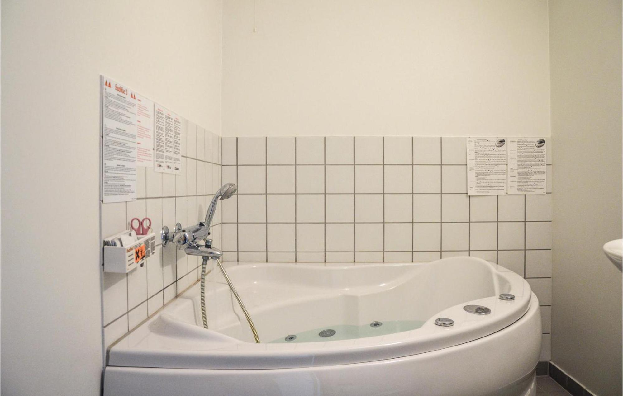 2 Bedroom Gorgeous Home In Hvide Sande Esterno foto